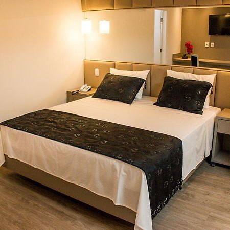 Ity Hotel Cristalina Buitenkant foto