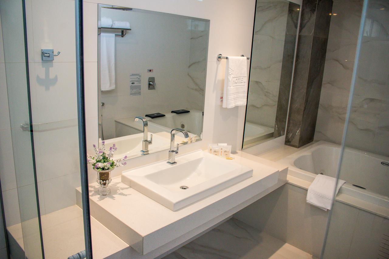 Ity Hotel Cristalina Buitenkant foto