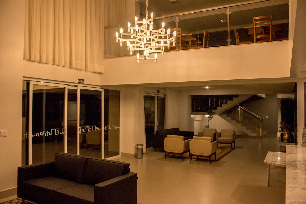 Ity Hotel Cristalina Buitenkant foto