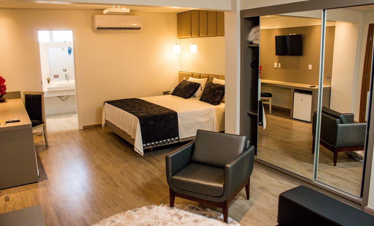 Ity Hotel Cristalina Buitenkant foto